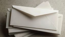 What to Write on a Condolence Money Envelope (With Respectful Examples)